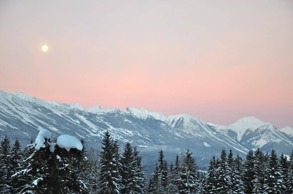 Mount 7 Lodges Голден Экстерьер фото